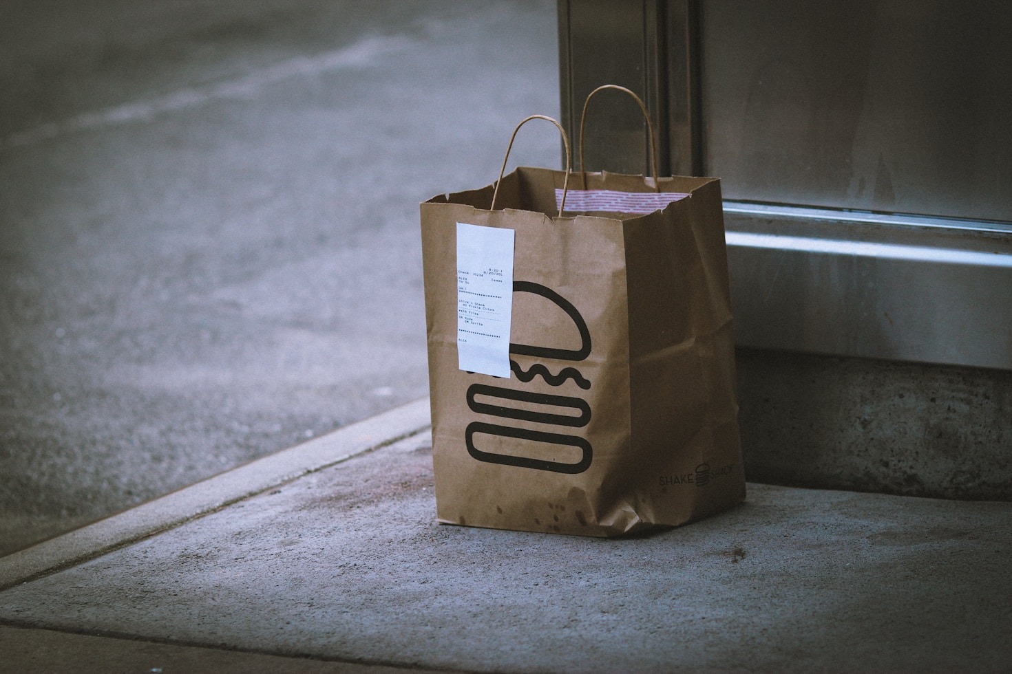 Innovative Ways Food Delivery Enhances Dining Experiences