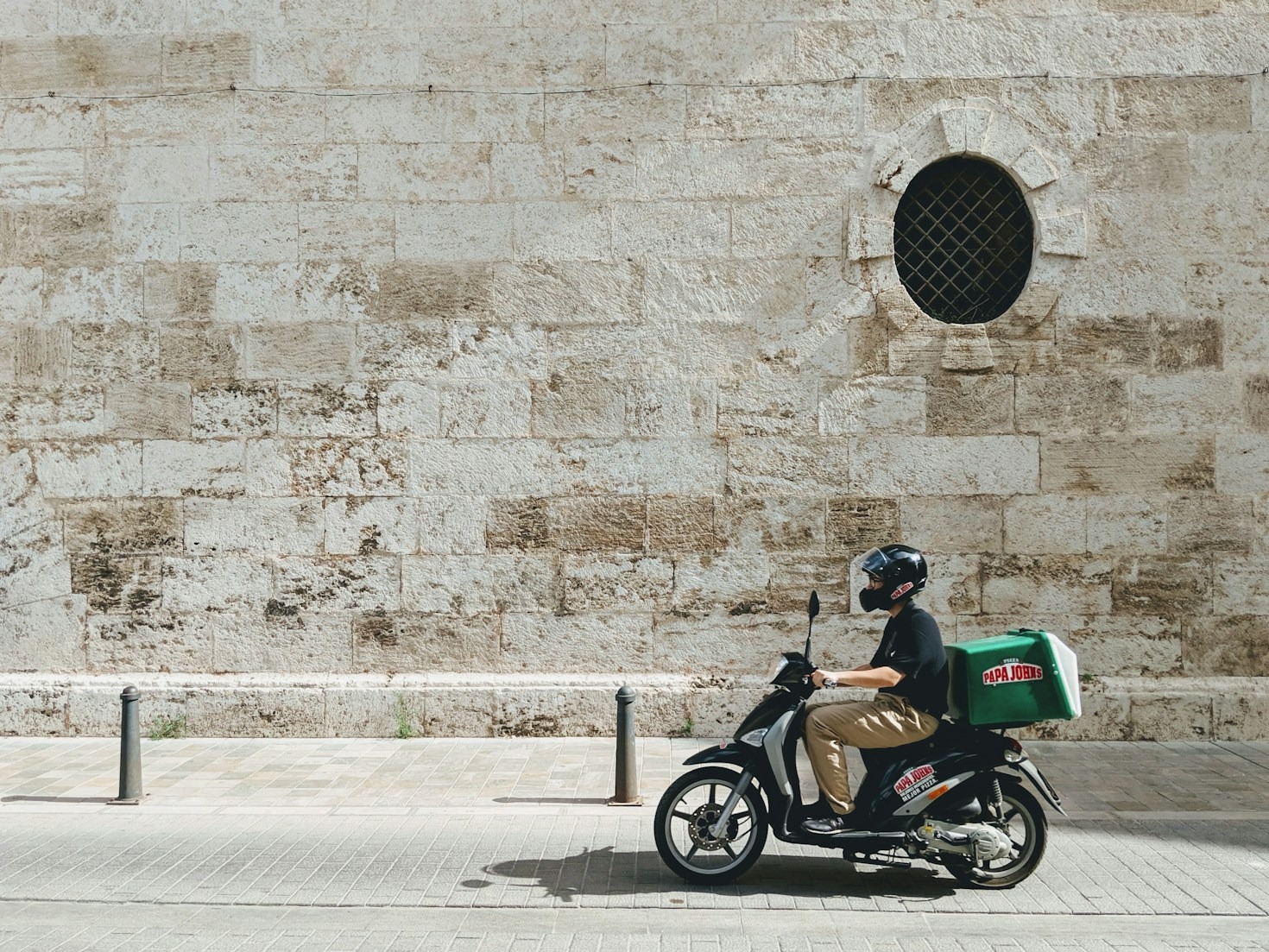 Behind the Scenes: How Food Delivery Services Operate